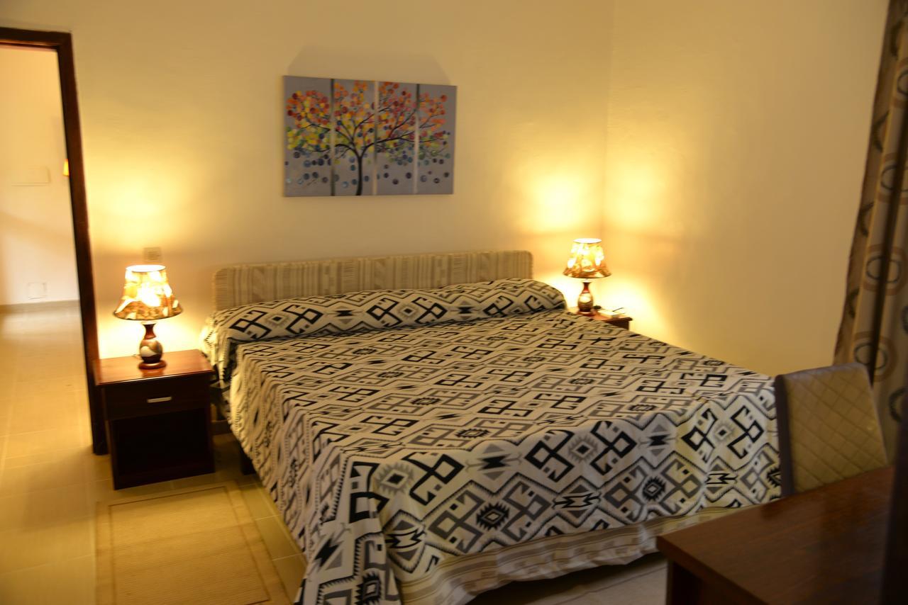 Hotel La Coccinelle Бамако Стая снимка