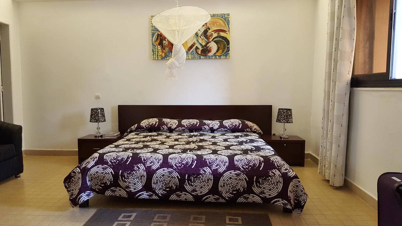 Hotel La Coccinelle Бамако Екстериор снимка