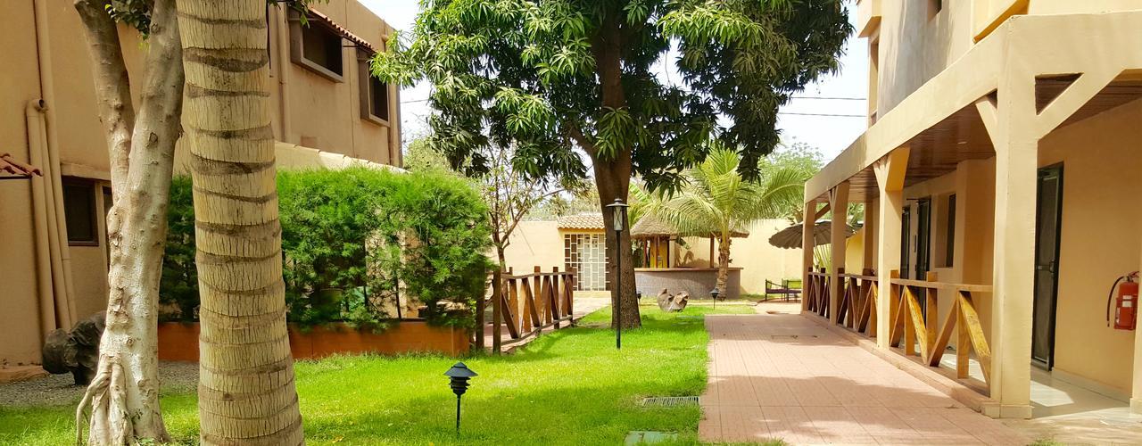Hotel La Coccinelle Бамако Екстериор снимка