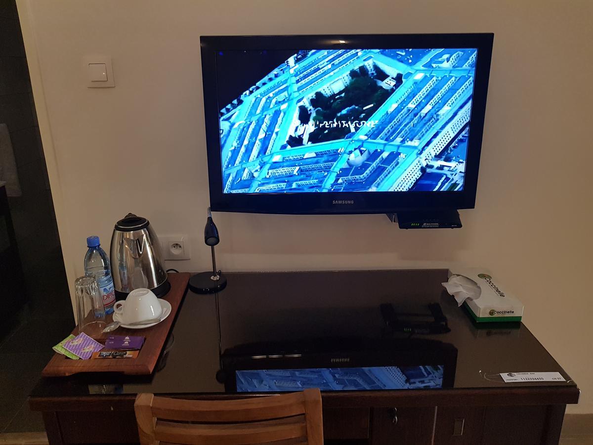 Hotel La Coccinelle Бамако Екстериор снимка
