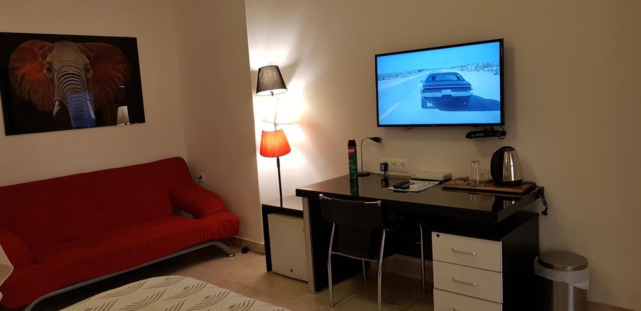 Hotel La Coccinelle Бамако Екстериор снимка