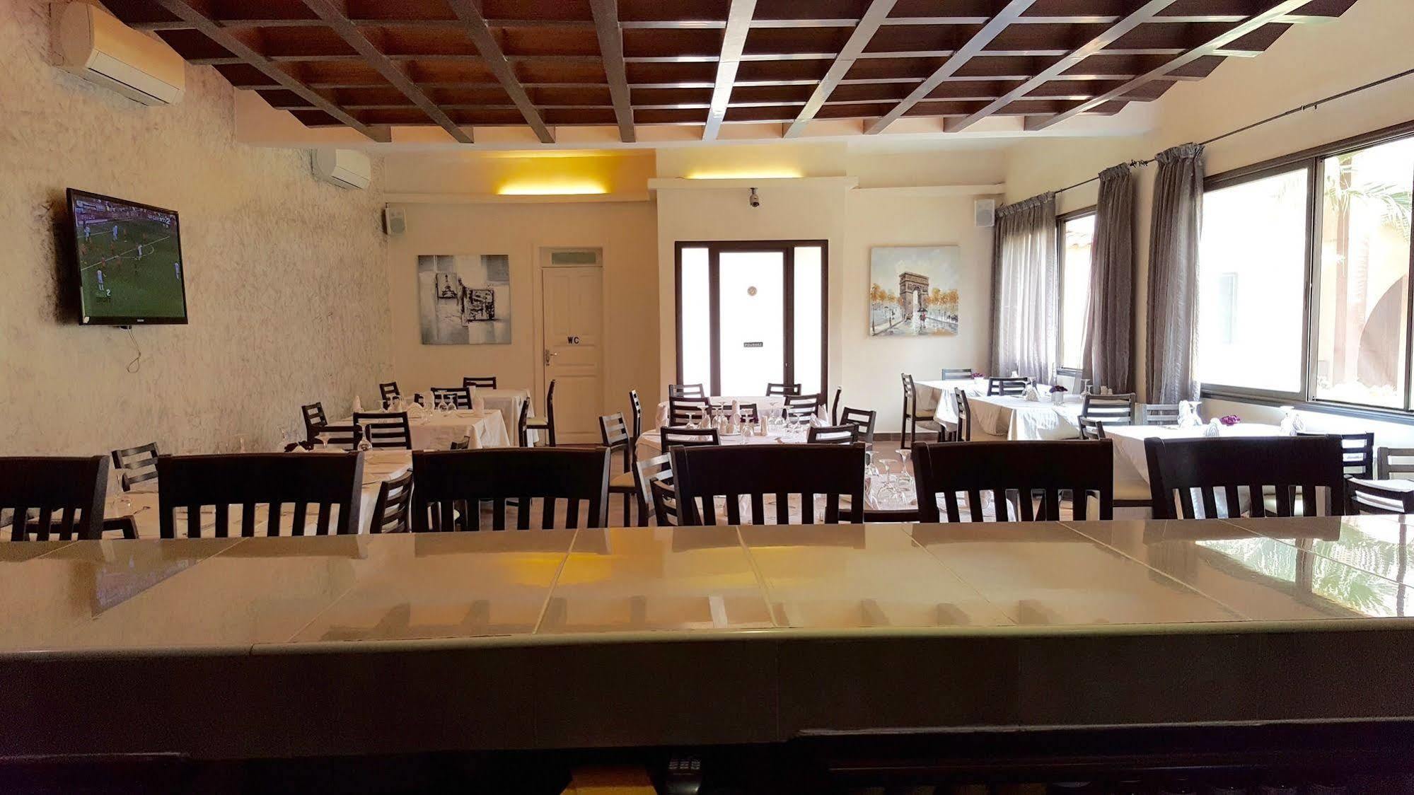 Hotel La Coccinelle Бамако Екстериор снимка