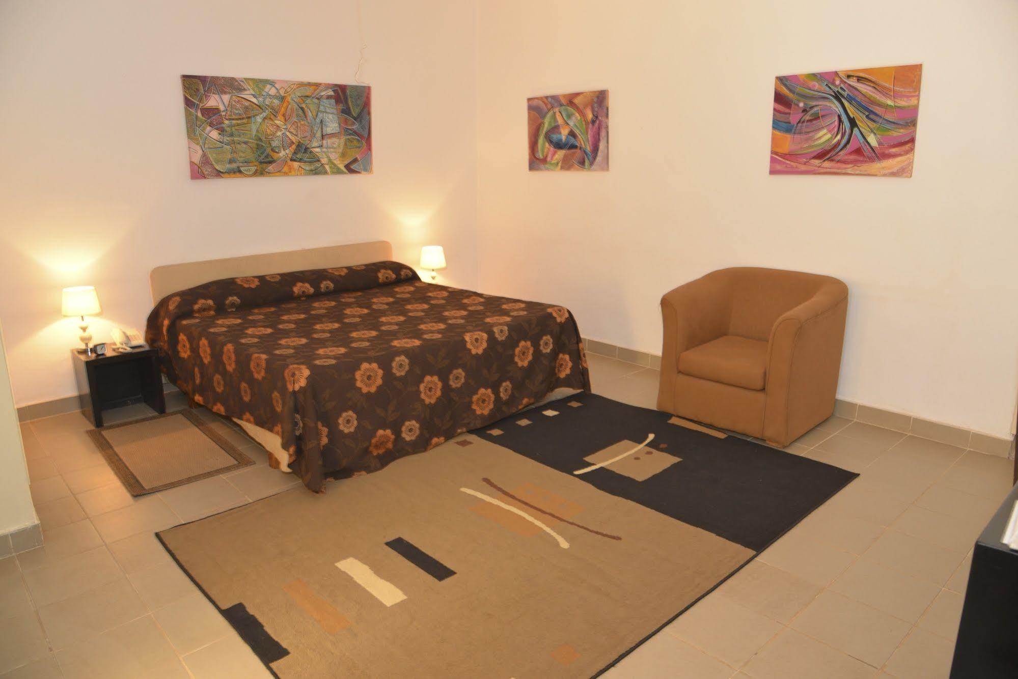 Hotel La Coccinelle Бамако Екстериор снимка